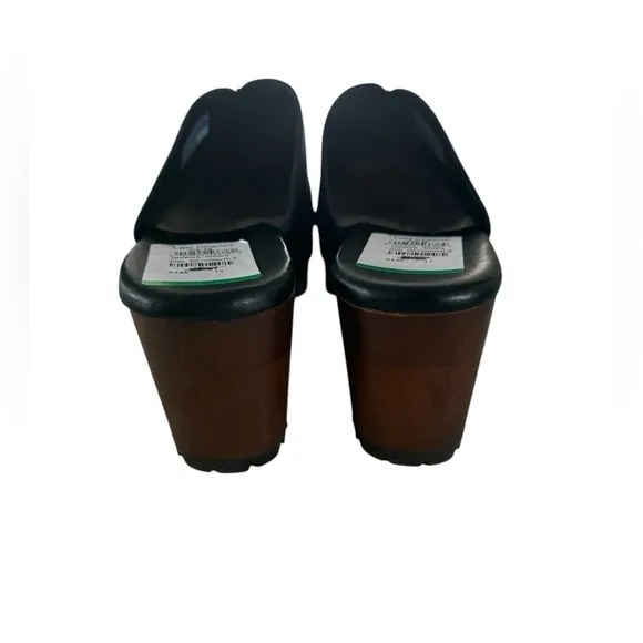 NWT UGG Judi Women's Black Leather Clogs