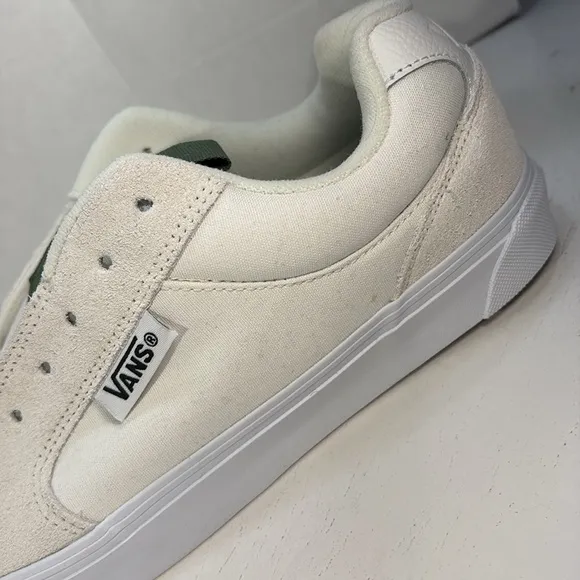 NWT Vans Chukka Low Top Skateboard Shoes Men’s 11.5