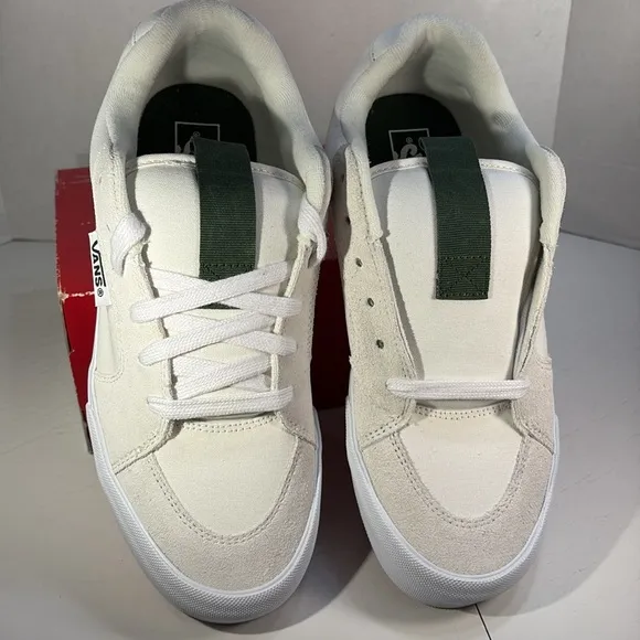 NWT Vans Chukka Low Top Skateboard Shoes Men’s 11.5