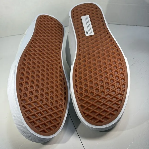 NWT Vans Chukka Low Top Skateboard Shoes Men’s 11.5