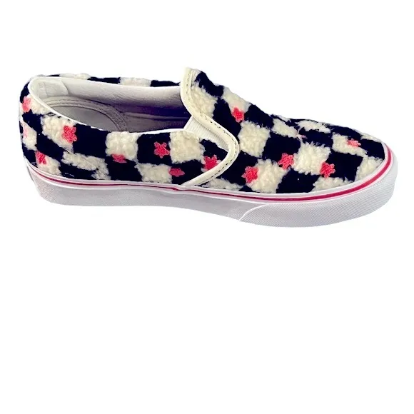 NWT Vans Classic Slip On Pink &amp; Black Sherpa Sz 6.5/7 Women