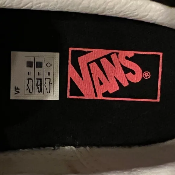 NWT Vans Classic Slip On Pink &amp; Black Sherpa Sz 6.5/7 Women