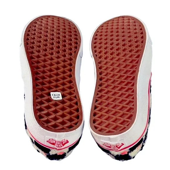 NWT Vans Classic Slip On Pink &amp; Black Sherpa Sz 6.5/7 Women