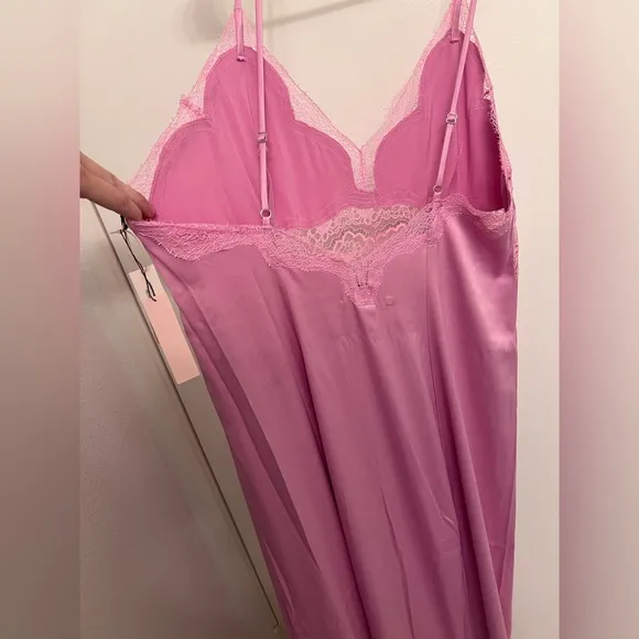 NWT VICTORIA'S SECRET Lace-Trim Satin Set Long Robe Size M/L Nightgown MSRP $190