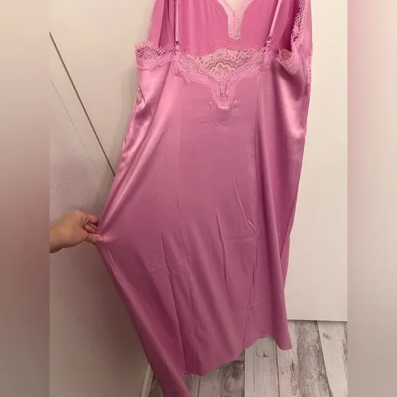 NWT VICTORIA'S SECRET Lace-Trim Satin Set Long Robe Size M/L Nightgown MSRP $190