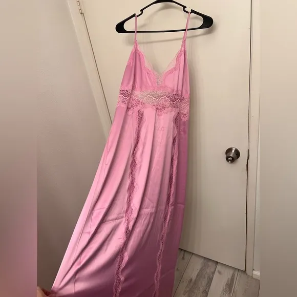 NWT VICTORIA'S SECRET Lace-Trim Satin Set Long Robe Size M/L Nightgown MSRP $190