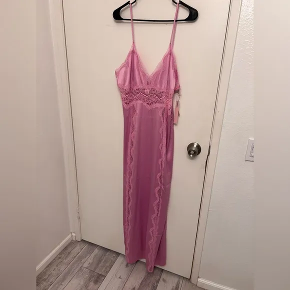 NWT VICTORIA'S SECRET Lace-Trim Satin Set Long Robe Size M/L Nightgown MSRP $190