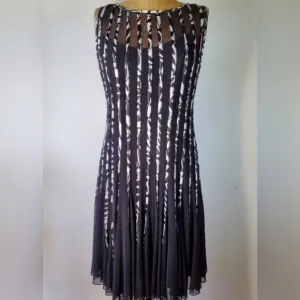 NWT XSCAPE Black White Floral Stripe Sleeveless Fit &amp; Flare Dress Womens 6 X7509