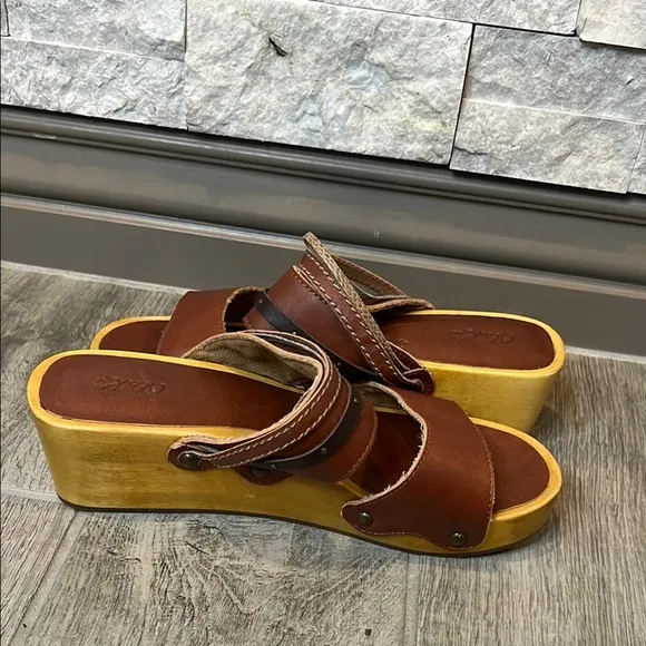 Olukai Brown Kamala Leather clogs with wooden wedge heels size 7