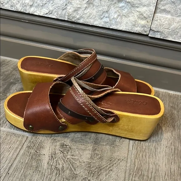 Olukai Brown Kamala Leather clogs with wooden wedge heels size 7