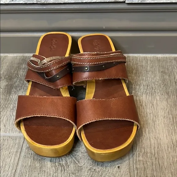 Olukai Brown Kamala Leather clogs with wooden wedge heels size 7