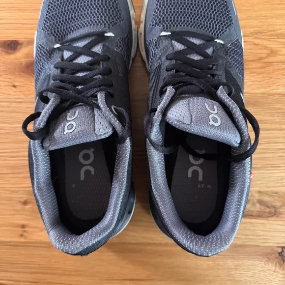 On Cloudflyer Women’s Running Shoes Black/White Size 9.5