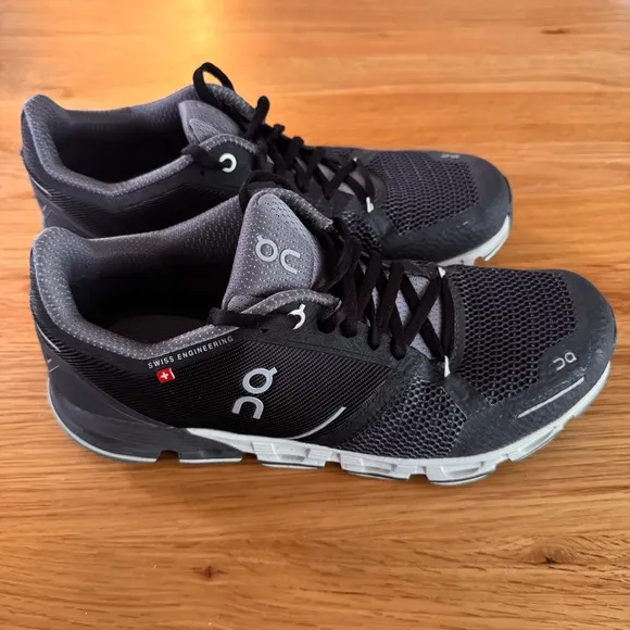 On Cloudflyer Women’s Running Shoes Black/White Size 9.5