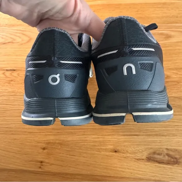 On Cloudflyer Women’s Running Shoes Black/White Size 9.5