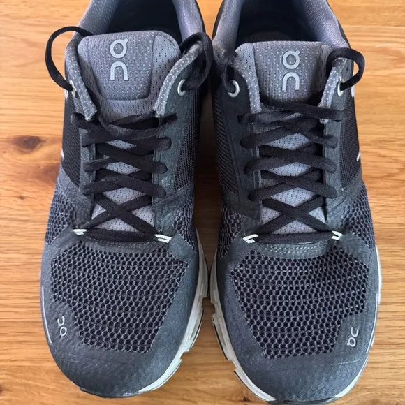 On Cloudflyer Women’s Running Shoes Black/White Size 9.5