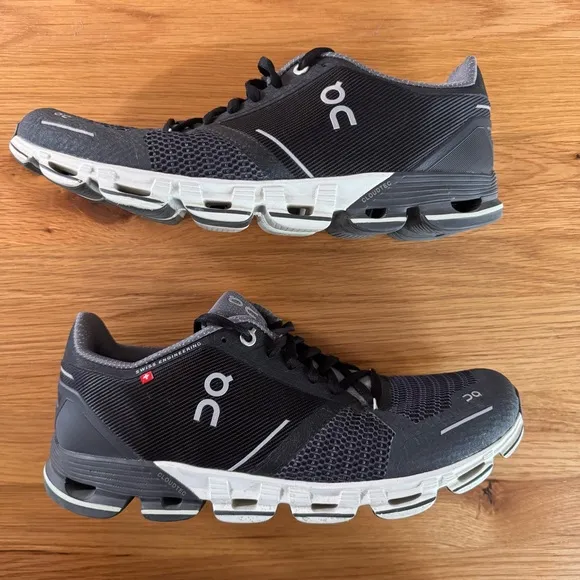 On Cloudflyer Women’s Running Shoes Black/White Size 9.5