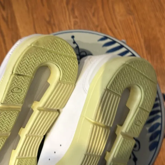 On Running Advantage x The Roger Tennis Shoe