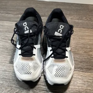 On Running Athletic Shoes with Breathable Mesh men’s 7.5 /40.5 eu size (b136)