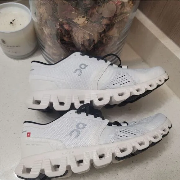On Running Cloud 5 Women’s Running Shoes Size 6 White NEW