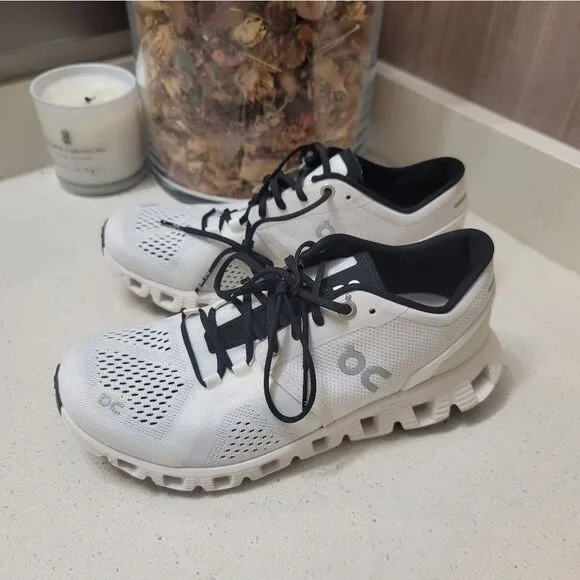 On Running Cloud 5 Women’s Running Shoes Size 6 White NEW