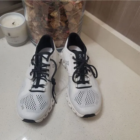 On Running Cloud 5 Women’s Running Shoes Size 6 White NEW
