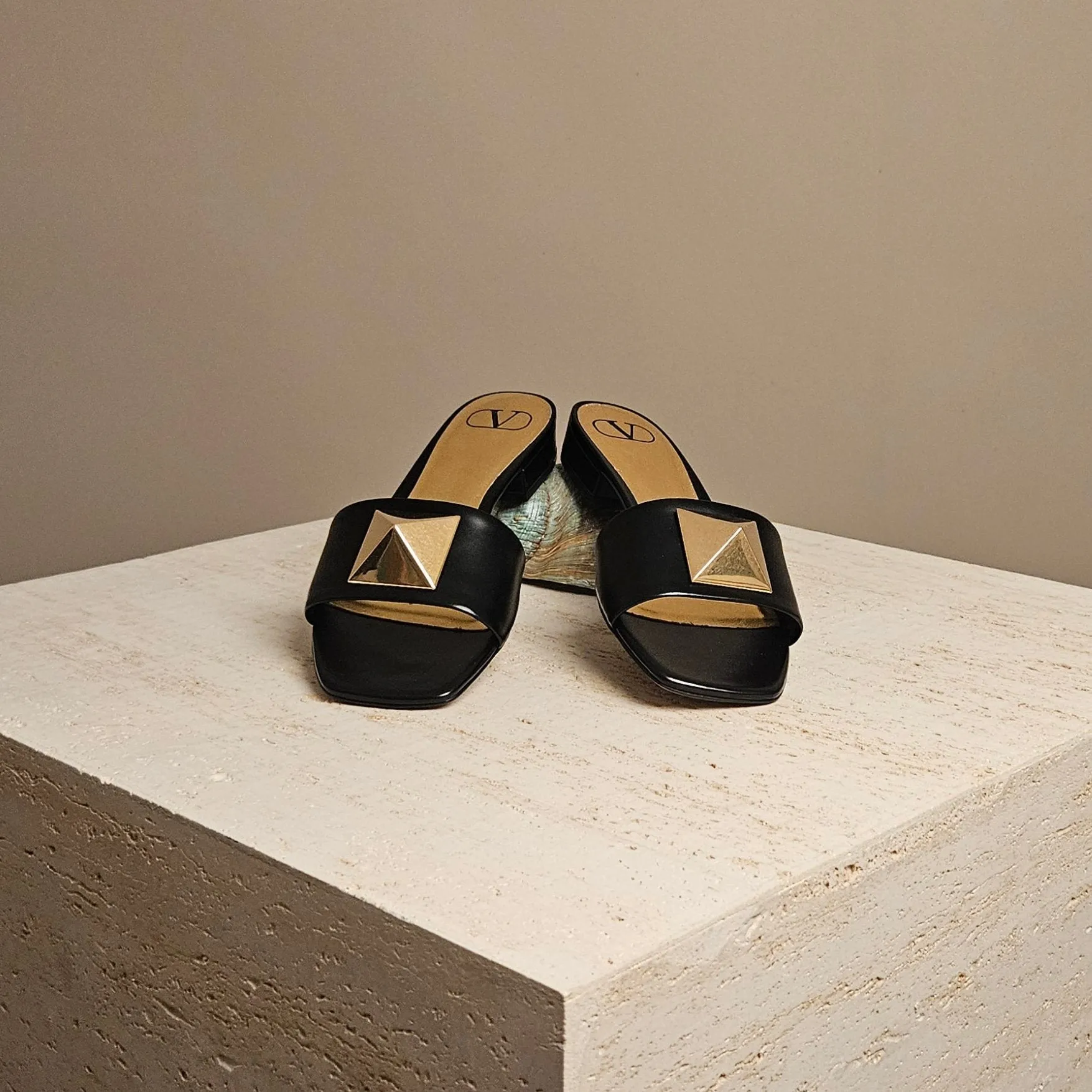 One Stud Flat Mule