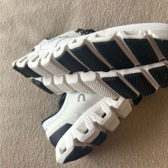 On Running Women sneakers CloudX  Women’s 10