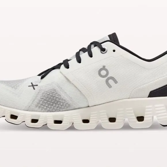 On Running Women sneakers CloudX  Women’s 10