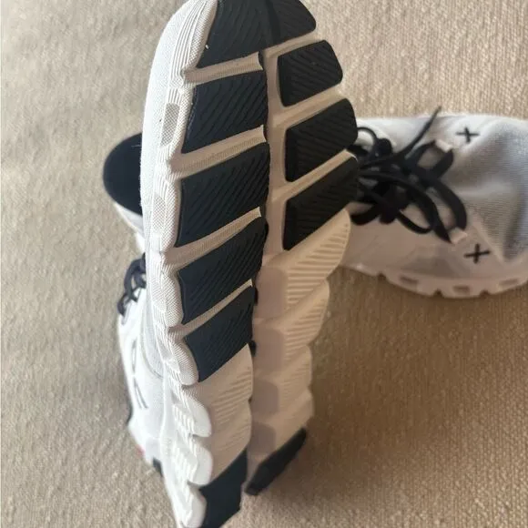 On Running Women sneakers CloudX  Women’s 10