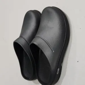 OOFOS Oocloog Luxe Recovery Black Slip On Mens Sz 7 Womens Sz 9 Comfort Clogs
