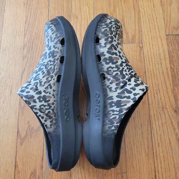 Oofos Oocloogs Leopard Recovery Clogs 41 M8 W10 Lightweight Supportive Slip On S