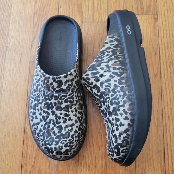 Oofos Oocloogs Leopard Recovery Clogs 41 M8 W10 Lightweight Supportive Slip On S