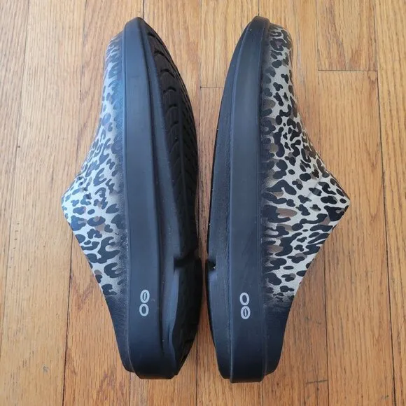 Oofos Oocloogs Leopard Recovery Clogs 41 M8 W10 Lightweight Supportive Slip On S