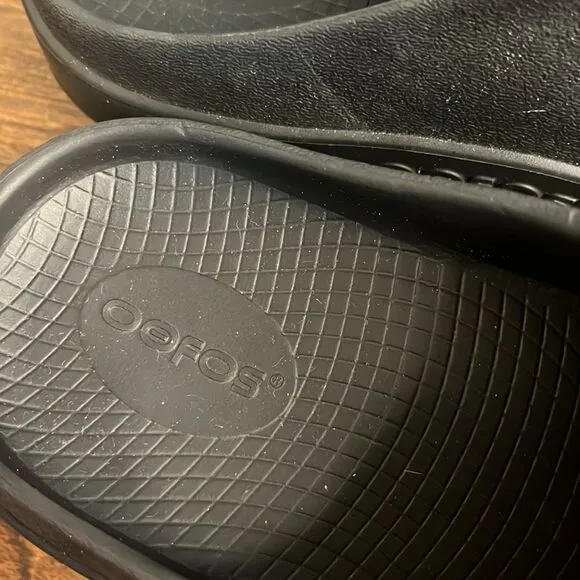 Oofos WOMEN'S OOCLOOG CLOG - BLACK, size 9