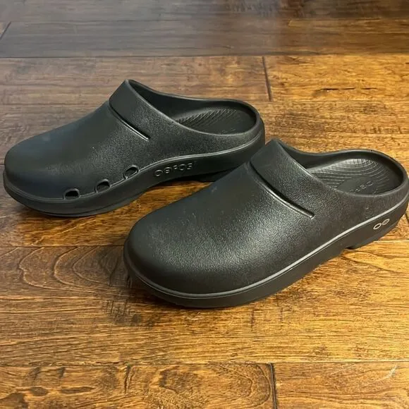 Oofos WOMEN'S OOCLOOG CLOG - BLACK, size 9