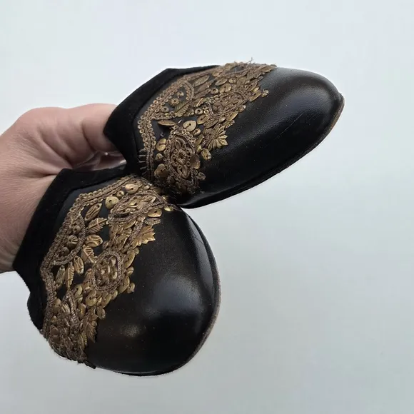 Oscar de la Renta Black &amp; Bronze Leather Filigree Mule 39.5 RUN SMALL