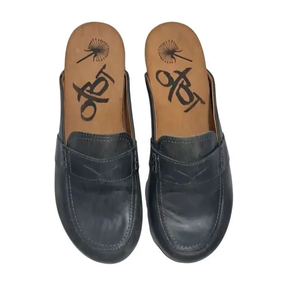 OTBT Homage Leather Wedge Slip On Clogs Cozy Rustic Cork Footbed Sz 8.5 Charcoal