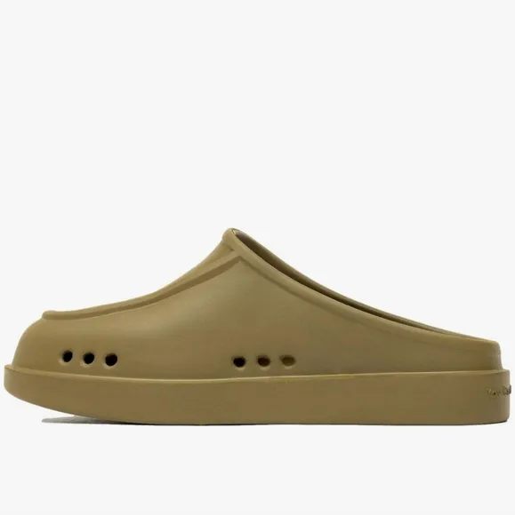 P448 Rubber Slip On Mules - Size EU 38-39 = US 7.5-8.5