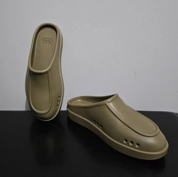 P448 Rubber Slip On Mules - Size EU 38-39 = US 7.5-8.5