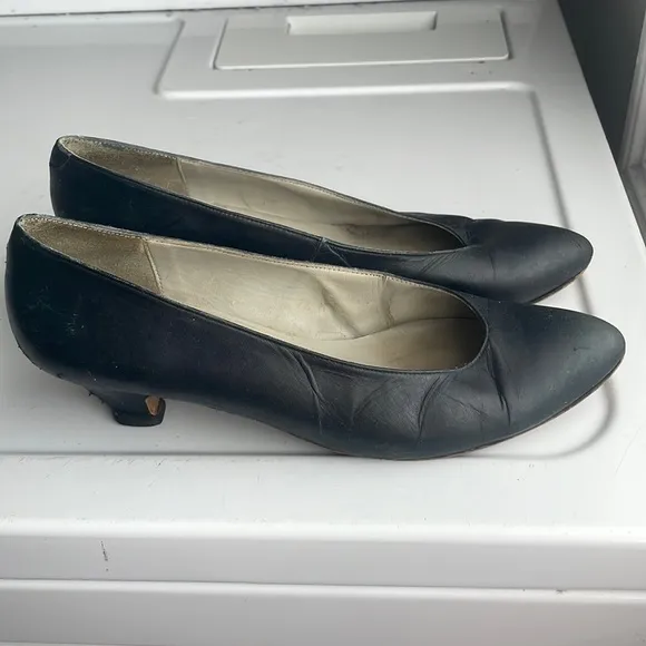Pappagallo heels navy blue vintage leather pumps Spain women’s size 7 1/2 7.5