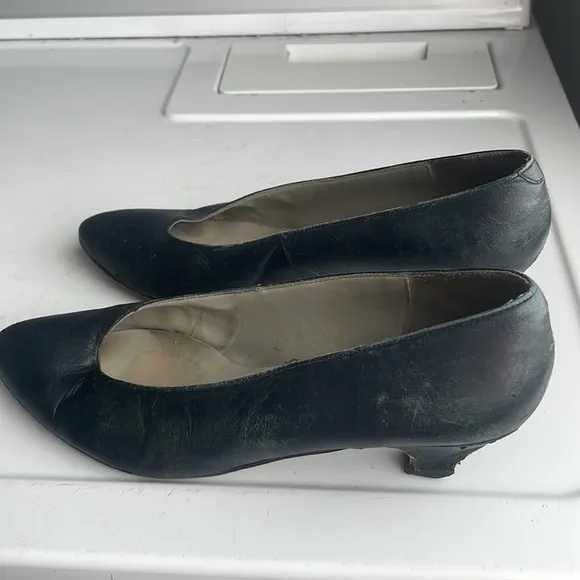 Pappagallo heels navy blue vintage leather pumps Spain women’s size 7 1/2 7.5