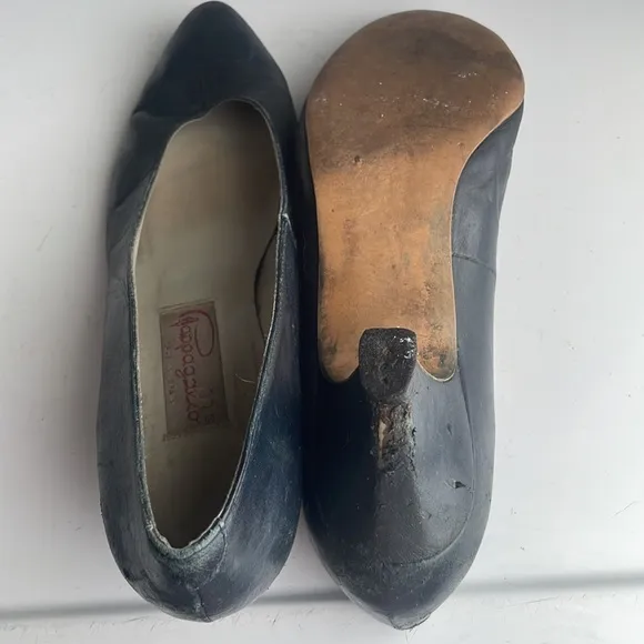 Pappagallo heels navy blue vintage leather pumps Spain women’s size 7 1/2 7.5