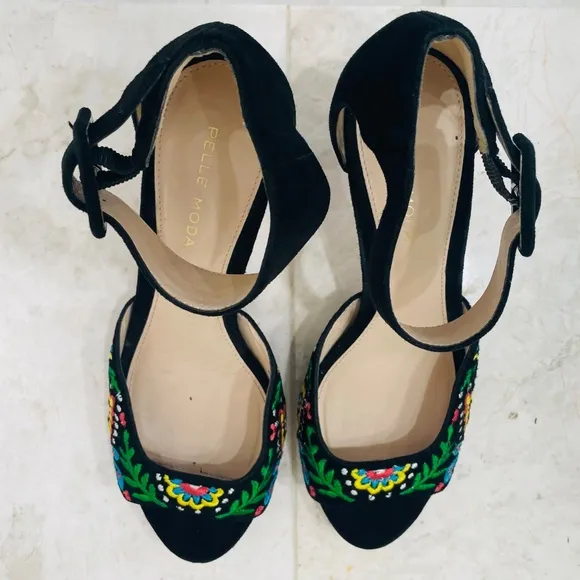 PELLE MODA {6M} Sandal Heels Embroidered FloralBlack Suede Open Toe Kitten Heel