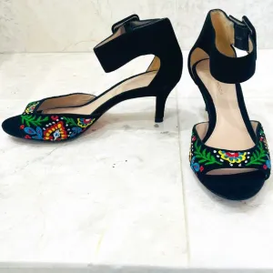 PELLE MODA {6M} Sandal Heels Embroidered FloralBlack Suede Open Toe Kitten Heel