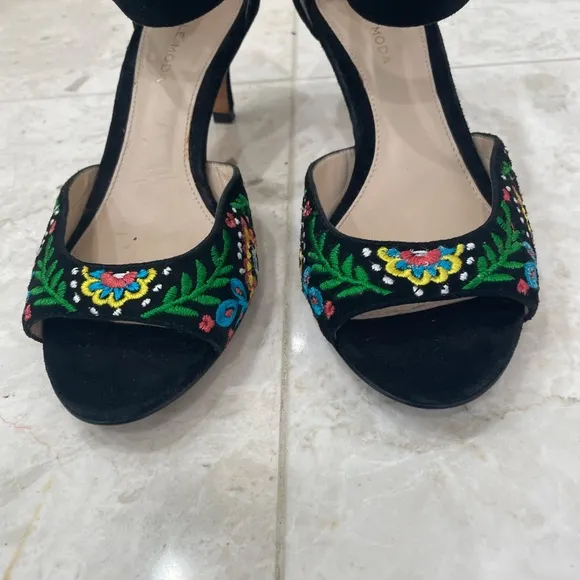 PELLE MODA {6M} Sandal Heels Embroidered FloralBlack Suede Open Toe Kitten Heel