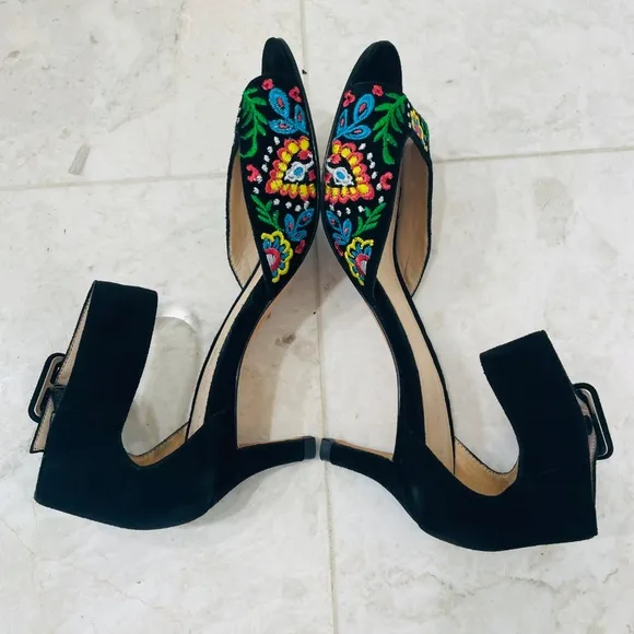 PELLE MODA {6M} Sandal Heels Embroidered FloralBlack Suede Open Toe Kitten Heel