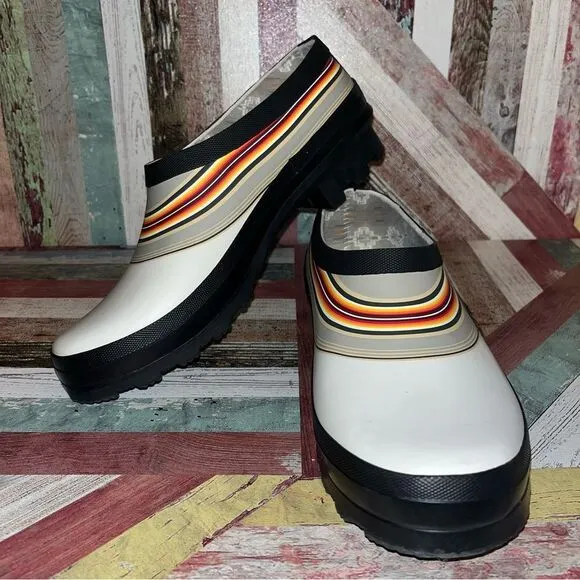 Pendleton Women’s Serape Stripe Garden Clogs Shoes NWOT White Tan Black Red SZ 8