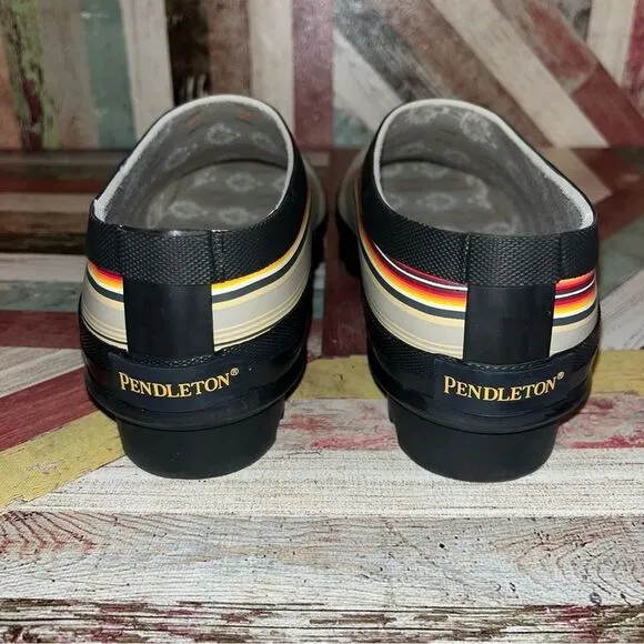 Pendleton Women’s Serape Stripe Garden Clogs Shoes NWOT White Tan Black Red SZ 8