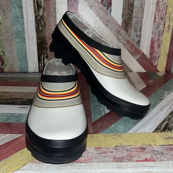 Pendleton Women’s Serape Stripe Garden Clogs Shoes NWOT White Tan Black Red SZ 8