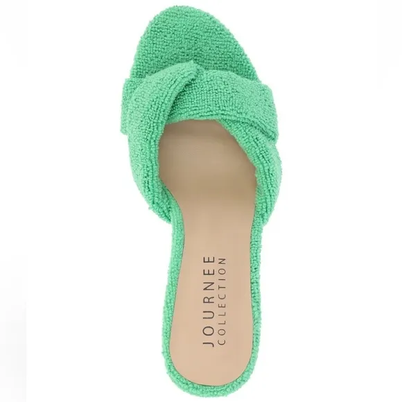 Plush Terry Cloth Kitten Heels Size 8 Women’s NEW In Box